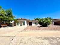 Building Photo - 10288 Lakeview Dr