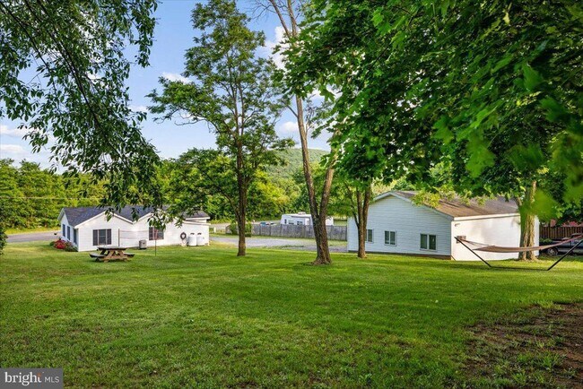Building Photo - 709 Dicks Hollow Rd