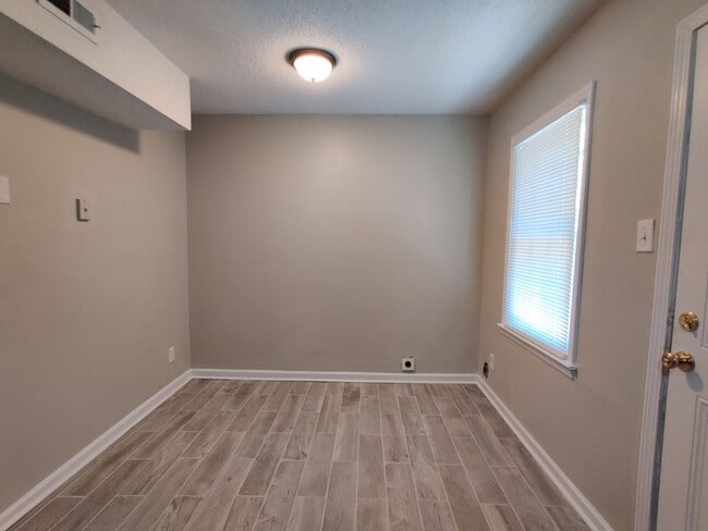 Building Photo - 2 Bedroom Near Downtown Charlotte