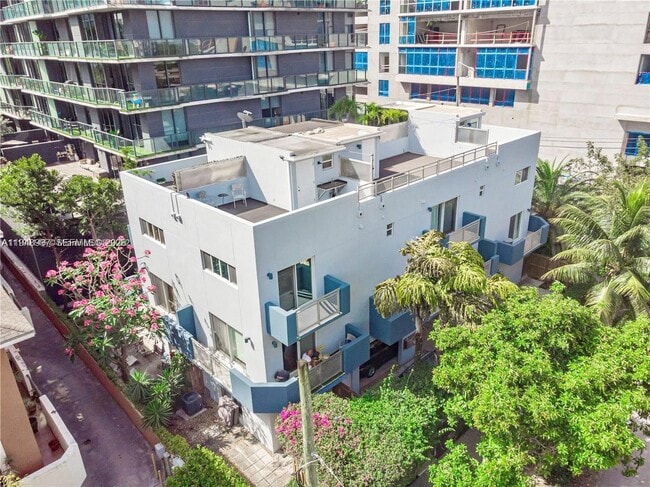 Building Photo - 235 SW 17th Rd