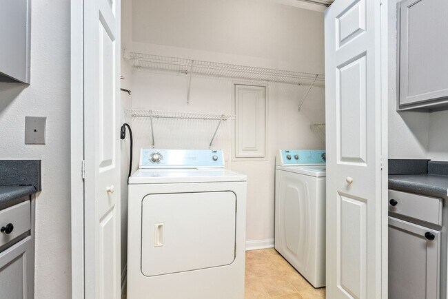 Building Photo - 447 W Longleaf Dr