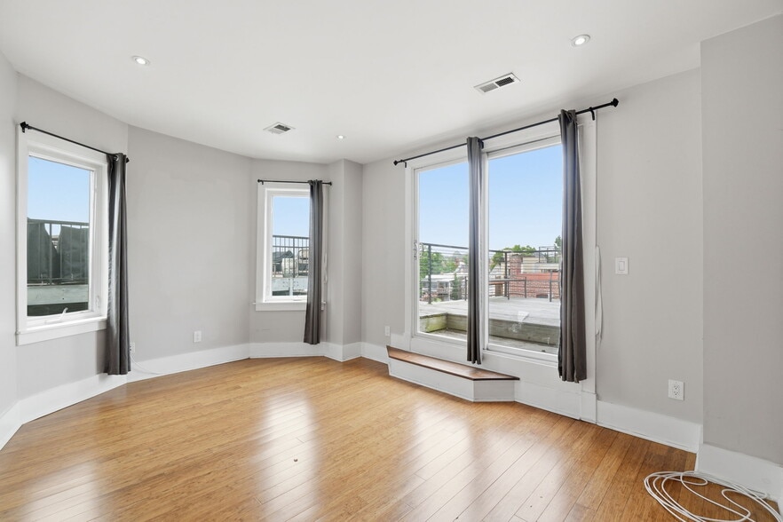 Building Photo - 2128 1st St NW