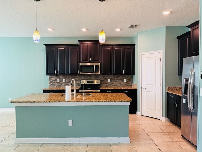 Building Photo - 4 Bed 2.5 Bath Single Family in Storey Lake