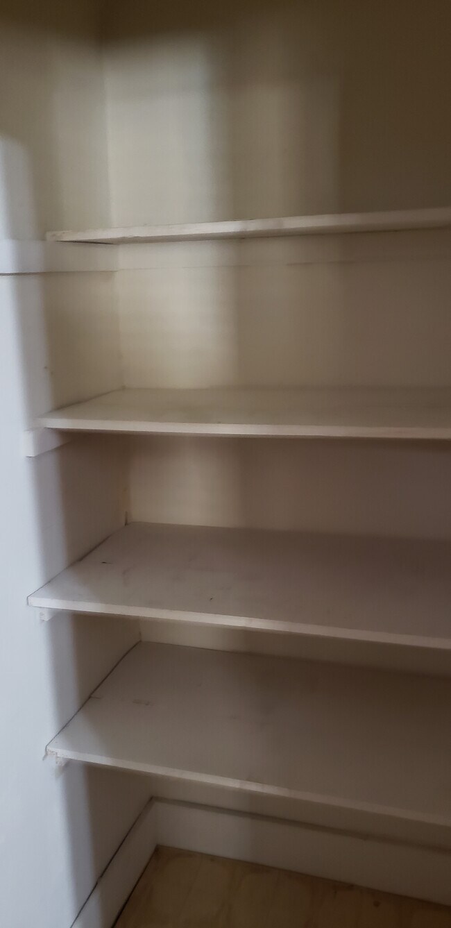 Building Photo - 36 Roberts St