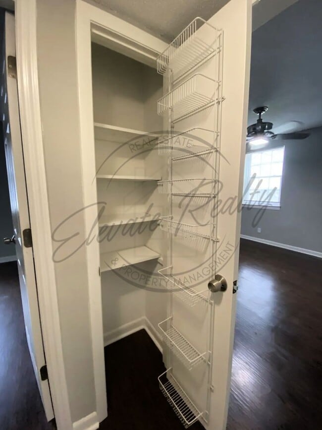 Building Photo - Updated Two Bedroom Ranch Duplex in Hermitage, 1/2 off First Months Rent!