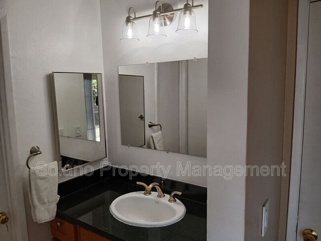Building Photo - 400 Mokelumne Dr