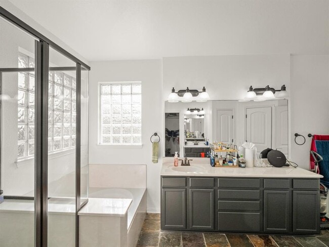 Building Photo - 4378 Green Tree Dr