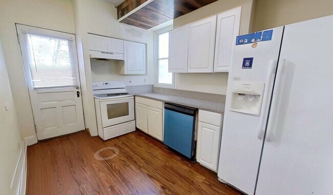 Building Photo - 2545 Vestry Ave