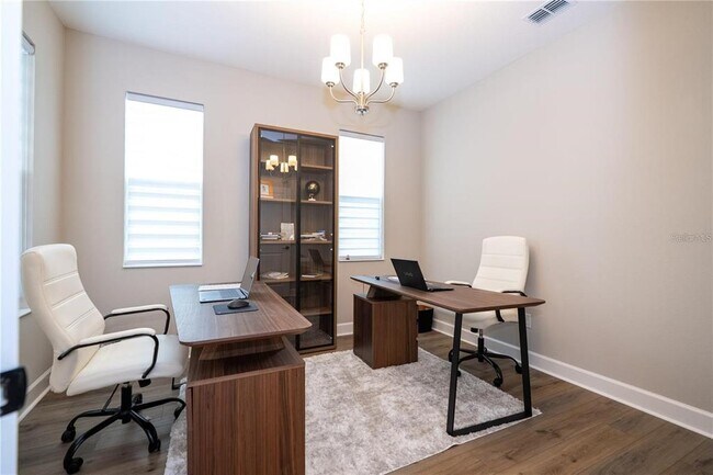 Building Photo - 5090 Shady Pnes Dr