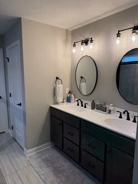 Building Photo - 211 Education Wy