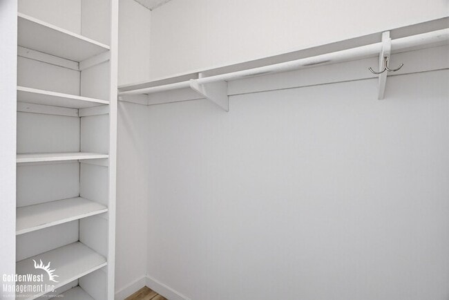 Building Photo - Charming 2Bdm 2Ba Apartment in Mission Hills - MI Special