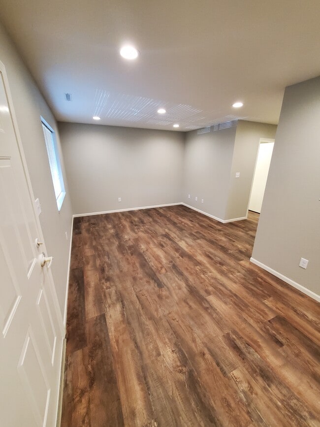 Building Photo - 2322 College St