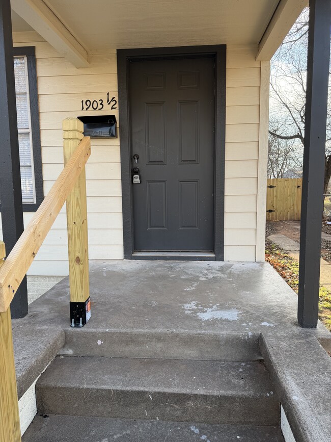 Building Photo - 1903 1/2 Fillmore