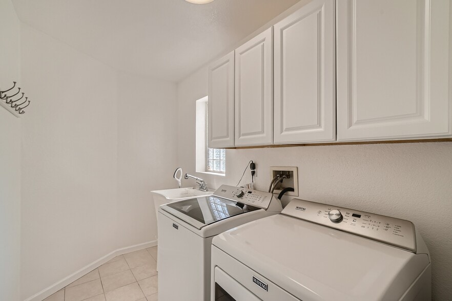 Building Photo - 11806 Zenobia Loop