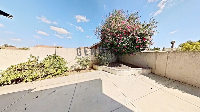 Building Photo - Spacious and Nicely Updated House With Gre...