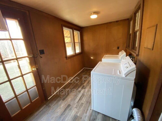 Building Photo - 885 Truslow Rd