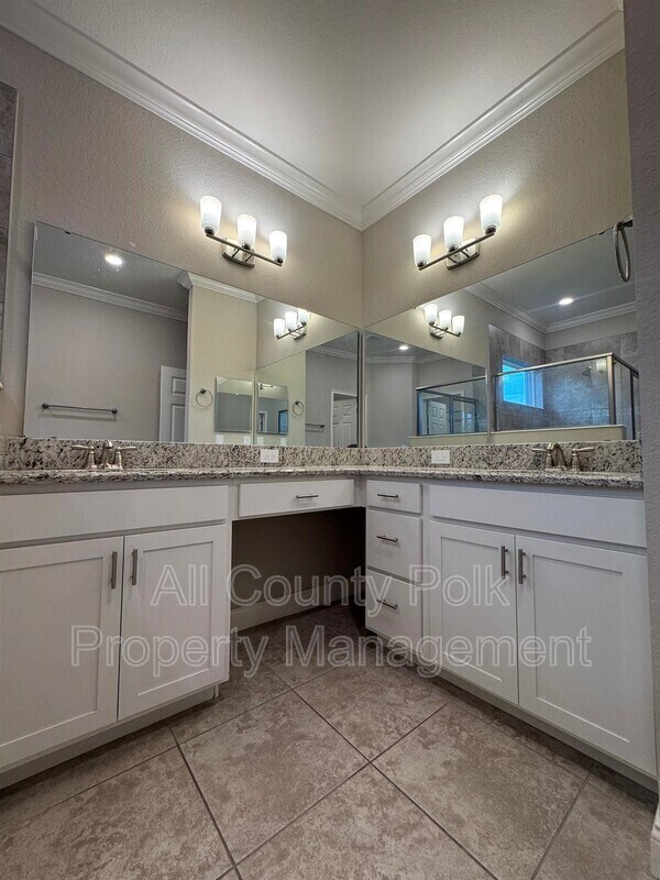 Building Photo - 272 Walkers Point Dr