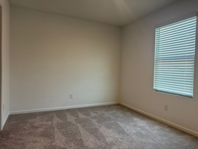 Building Photo - Laughlin Ranch New 3 Bed, 2 Bath close to Water, on Parkway