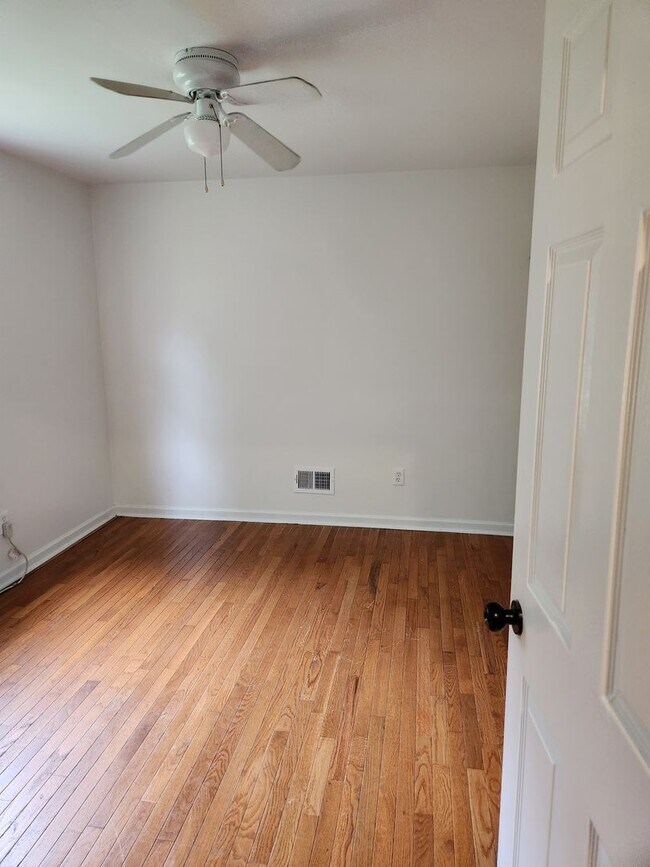 Building Photo - Newly Remodeled South Fulton Single Family