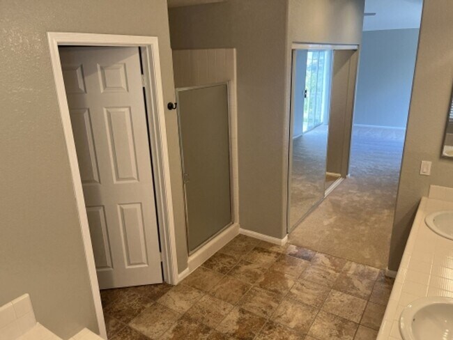 Building Photo - Stunning 4 bedroom Home with a Pool locate...