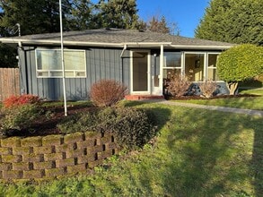 Building Photo - Walkable to Silas High School