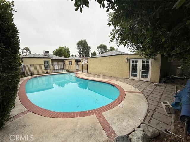 Building Photo - 527 S Orchard Dr