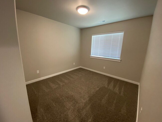 Building Photo - ~Brand New House in Oakland~