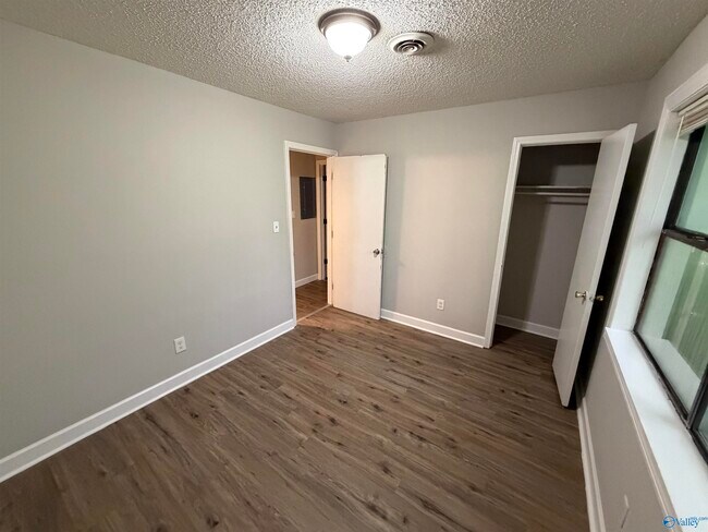 Building Photo - 12326 Chicamauga Trail SE