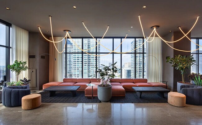 Building Photo - 755 S Clark St