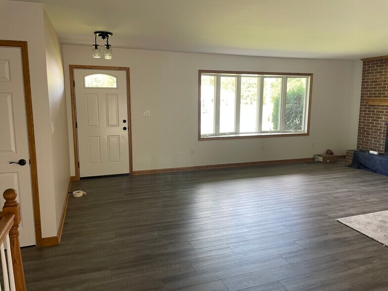 Front room - 103 S York Rd