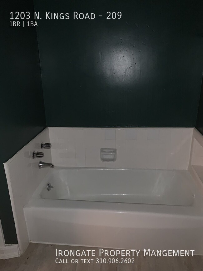 Building Photo - 1203 Kings Rd