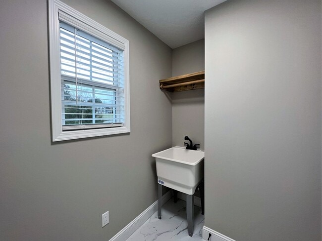 Building Photo - LOCATED IN GIBBS... FANTASTIC 3 BEDROOM HOME!!