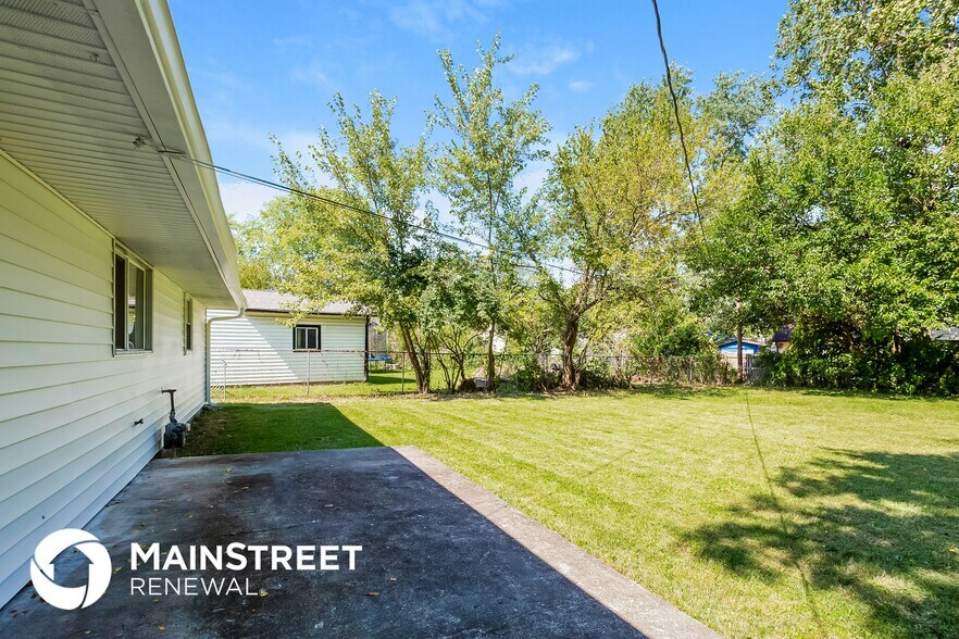 Building Photo - 9920 Montery Rd