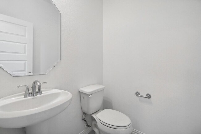 Building Photo - 1200 Milfoil Dr