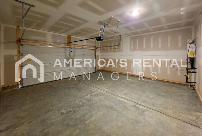 Building Photo - 318 Ashland Dr SW