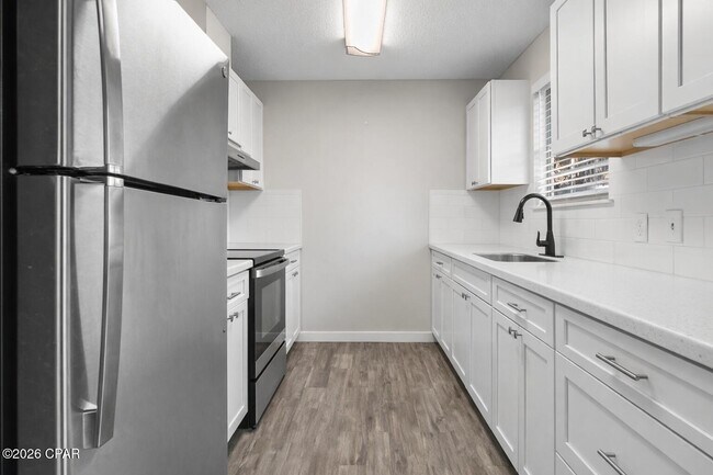 Building Photo - 1712 Vecuna Cir