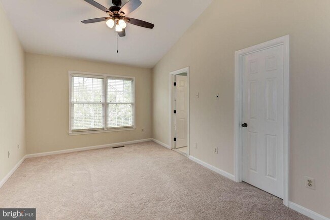 Building Photo - 1264 Quaker Hill Dr