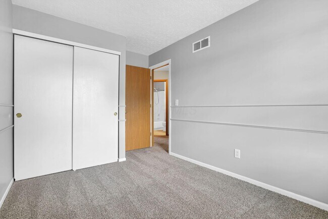 Building Photo - 933 Briaro St