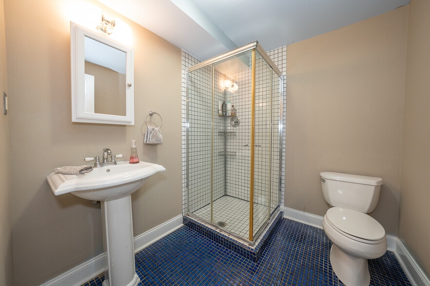 Building Photo - 2747 Harper St