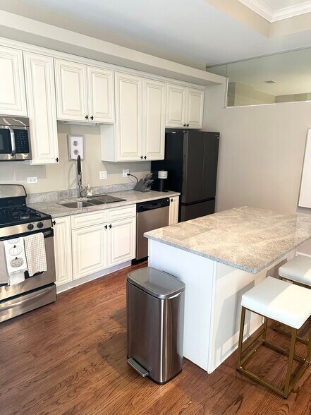 Building Photo - 212 W Washington St