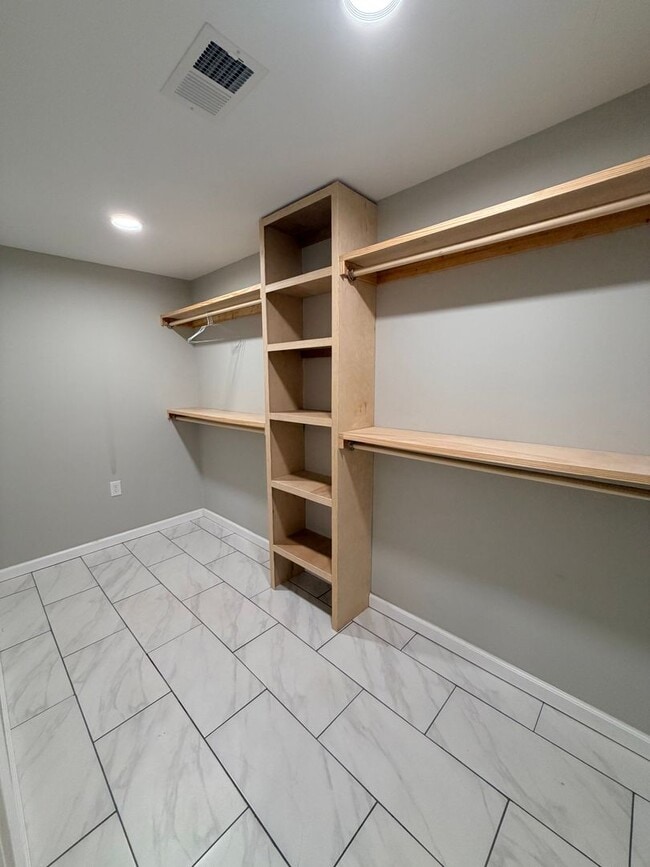 Building Photo - 3/2 Pascagoula