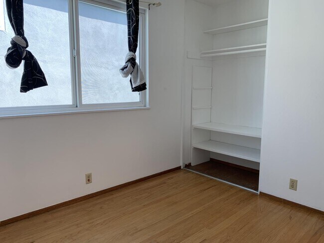 Building Photo - 1315 Skyline Dr