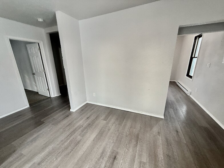 Building Photo - 506 1st Ave W