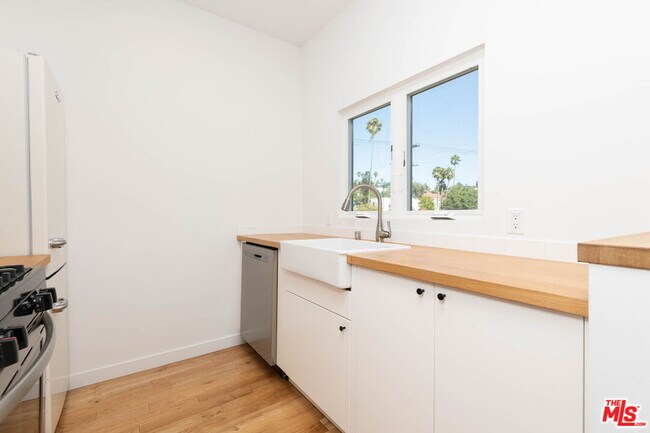 Building Photo - 3700 W Sunset Blvd
