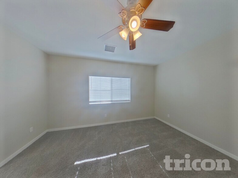 Building Photo - 1330 N Parkcrest