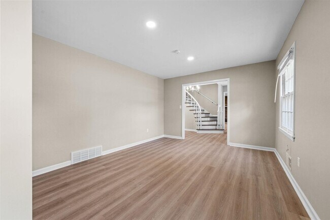 Building Photo - 725 Temple Ct