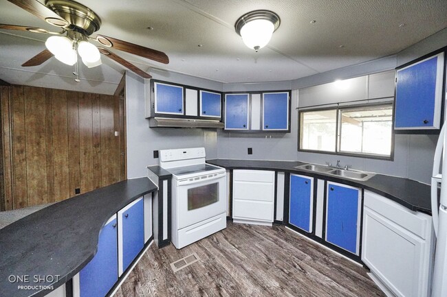 Building Photo - 156 Mulberry Rd