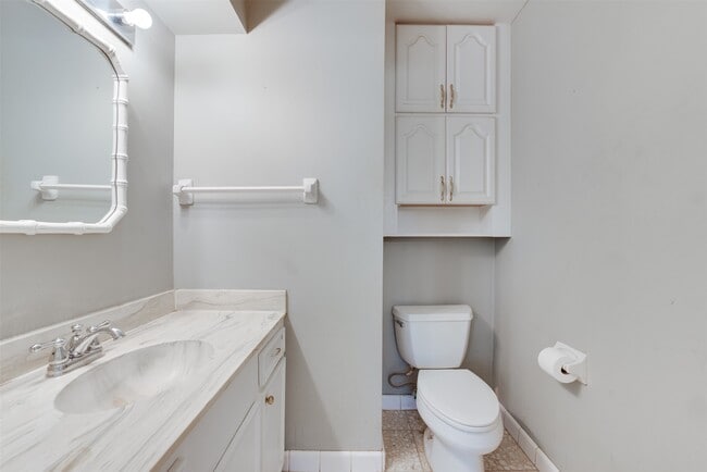 Building Photo - 5019 Oak Shadows Dr