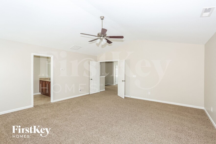 Building Photo - 2250 Laurens Dr