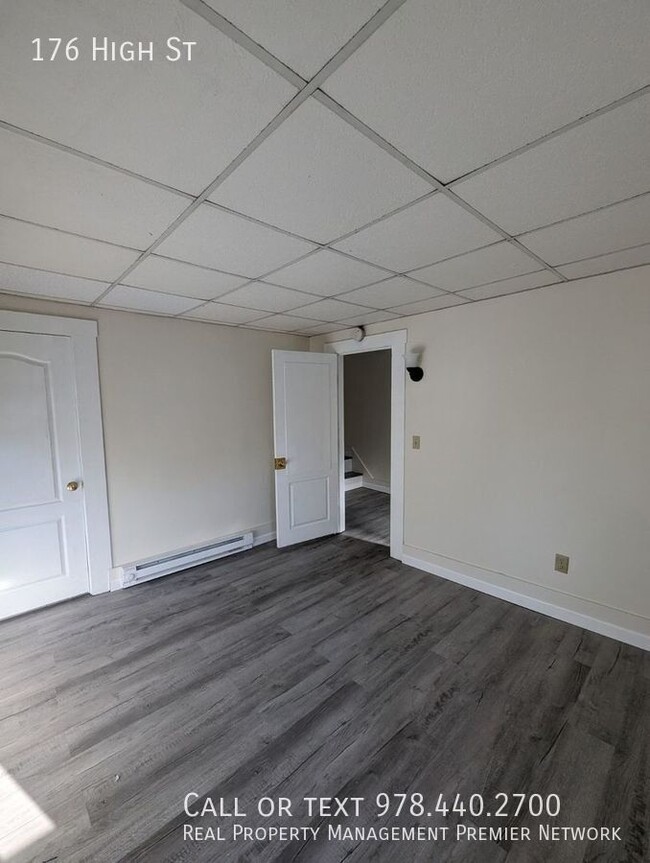 Building Photo - 3 Bedroom Available in Somersworth!